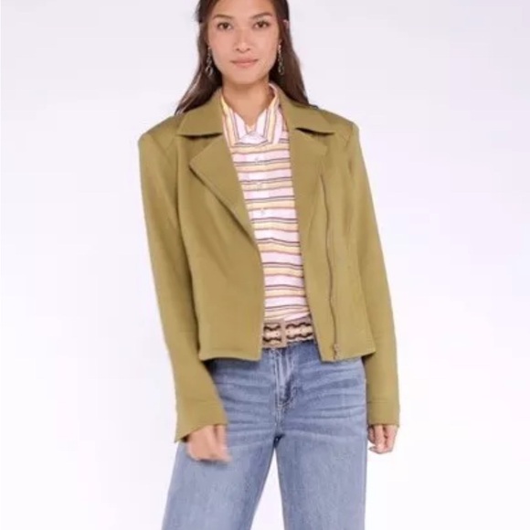 NWT Cabi Road Trip Jacket - Picture 3 of 6
